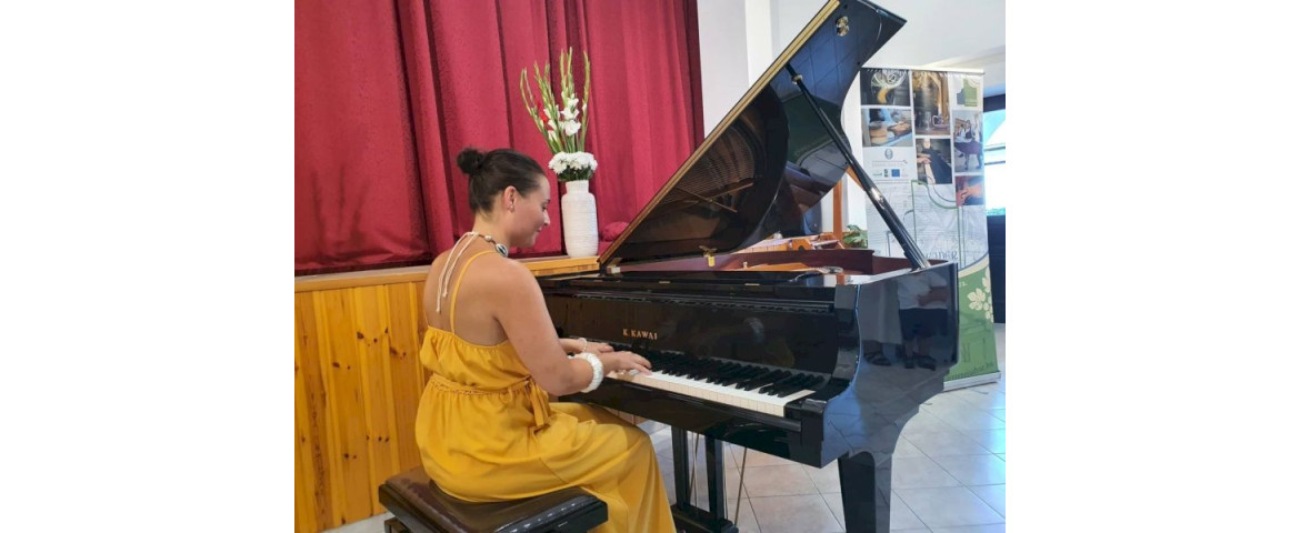 Káptalantóti Kawai zongora